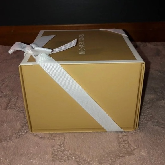 Michael Kors Box - Picture 2 of 7